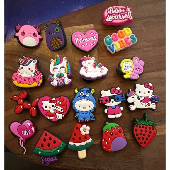 Sanrio Hello Kitty 19 Shoe Charms Multiple Characters Fits Crocs - Picture 1 of 6